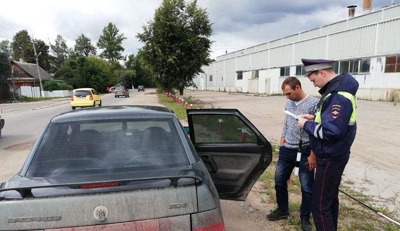 В Дзержинском районе автоинспекторы проверяют безопасность перевозки детей