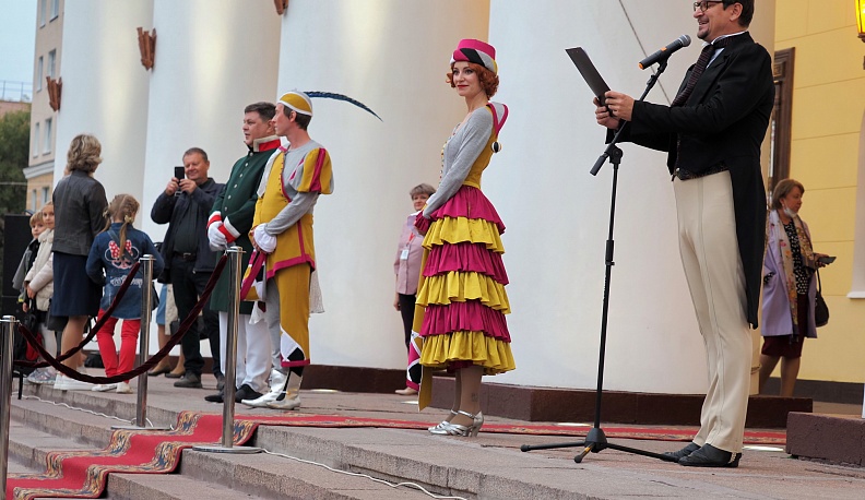 Шоу Орловских рысаков и конных экипажей открыло VIII театральный фестиваль в Калуге