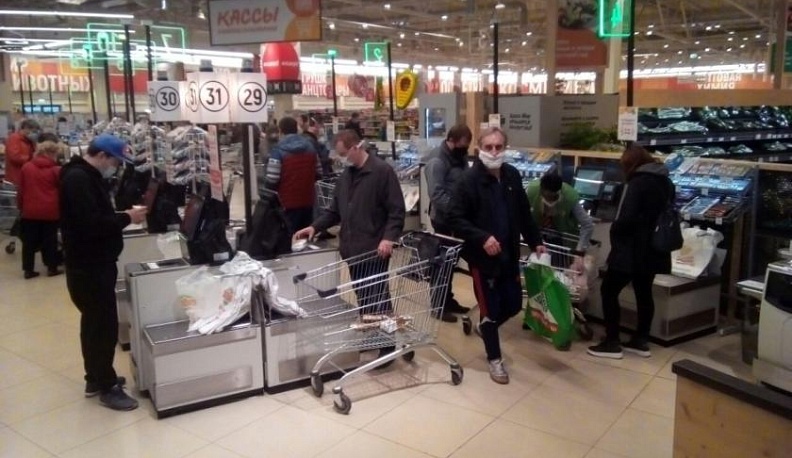 В продуктовых магазинах Правобережья провели рейд по выявлению покупателей без масок