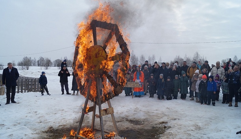 В Козельском районе на Масленичных гуляниях сожгли несчастья