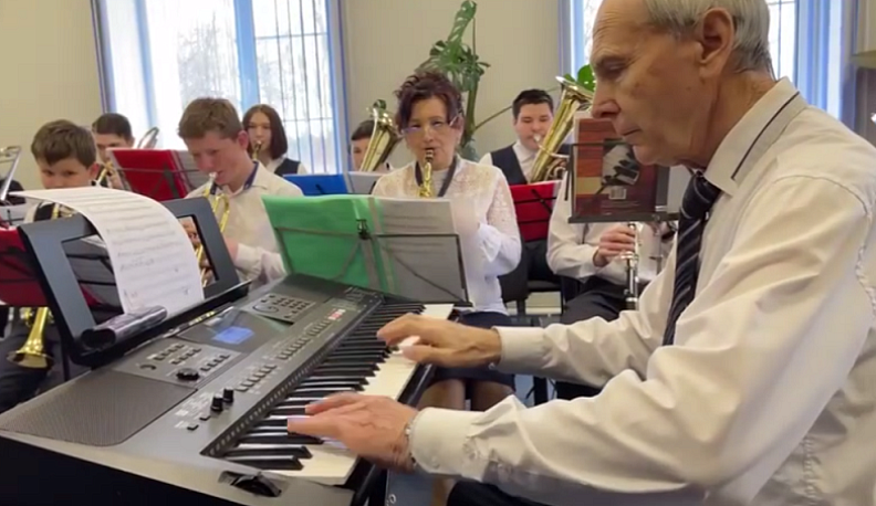 Владислав Шапша посетил Барятинскую детскую музыкальную школу