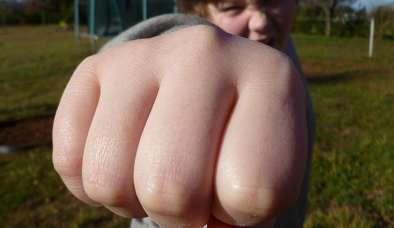 В Обнинске подростки избили 13-летнего школьника, забрали его одежду и обувь