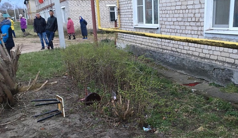 В Козельском районе мужчину вытолкнули из окна