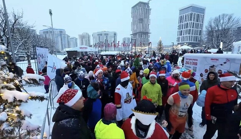 В Обнинске более тысячи человек пробежали в новогоднем костюмированном забеге