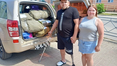 Потерявший ногу ветеран СВО возит гуманитарную помощь однополчанам