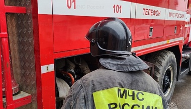 В Калуге легковушку опрокинуло на проезжую часть