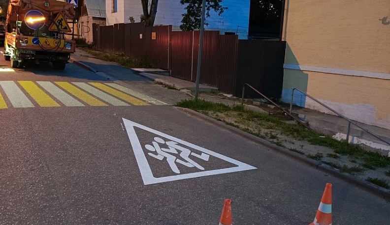 В Калуге продолжают наносить новую разметку