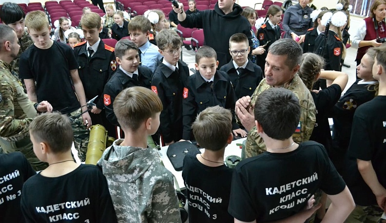 В Кондровской школе №3 состоялась встреча с  бойцами специальной военной операции
