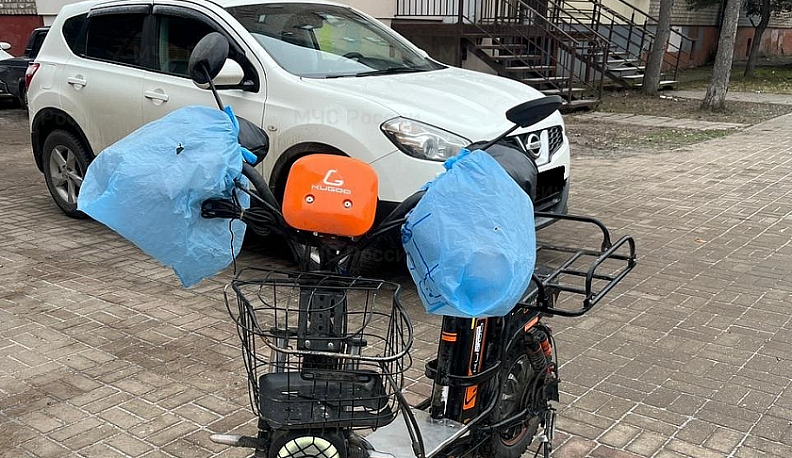 В Калуге автомобиль сбил подростка на электровелосипеде