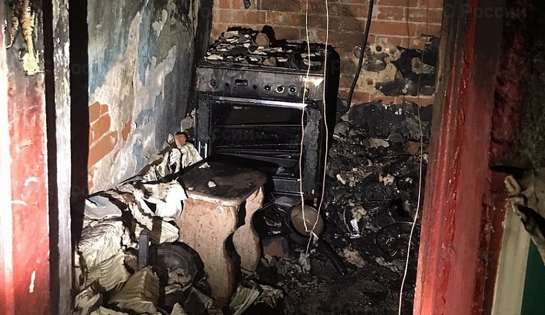 В Калуге на улице Набережной почти полностью сгорела квартира