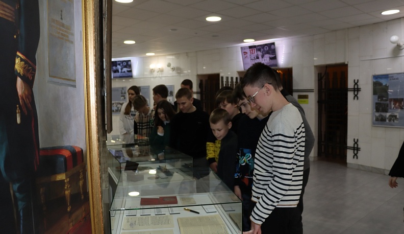 След великого имени