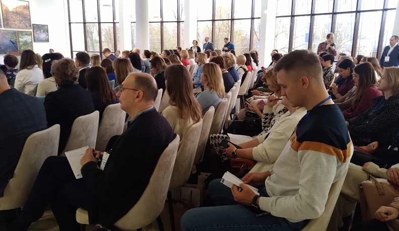 В Калуге проходит межрегиональный кадровый форум