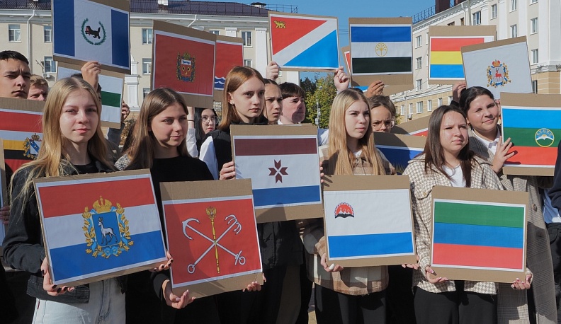 В Калуге прошла акция, посвященная годовщине вхождения в состав РФ новых субъектов