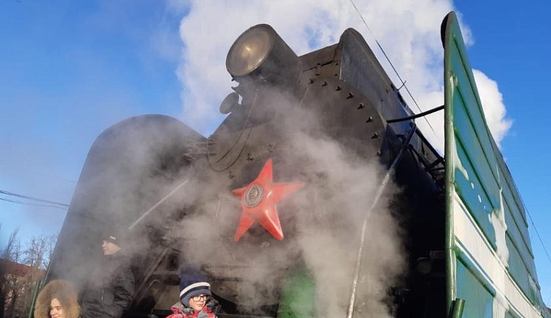 Ретропоезд из Москвы привез первых туристов в «Новогоднюю столицу России-2021»