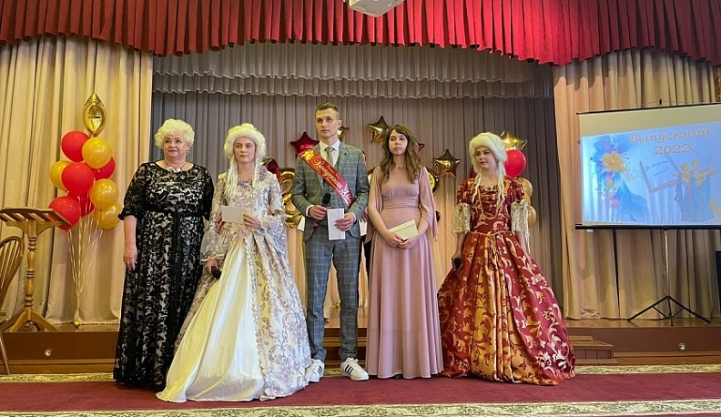 В Жуковском районе прошли выпускные вечера для 85 школьников