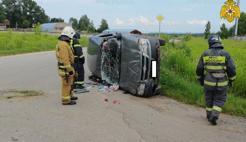 В Калуге в аварии с участием «Лады Ларгус» и «Шевроле Нивы» пострадал человек