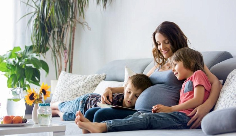 Госдума приняла поправки «Единой России» о новых выплатах семьям с детьми 