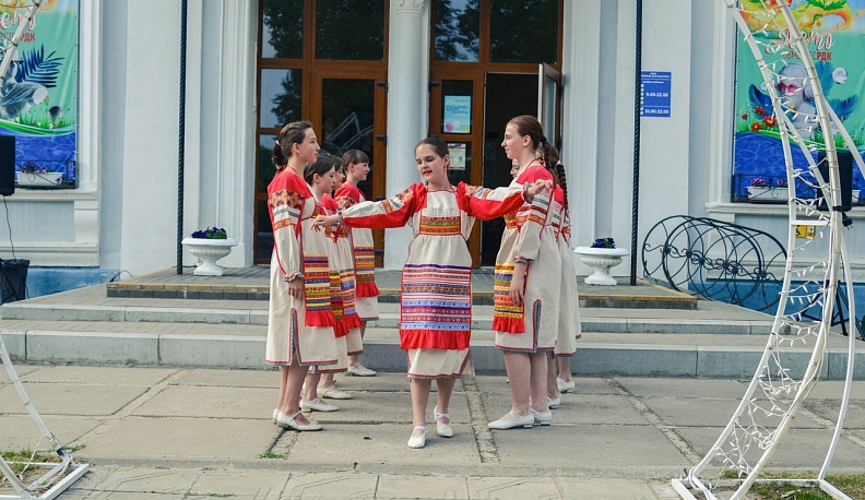 В Людинове прошла выставка декоративно-прикладного творчества под открытым небом
