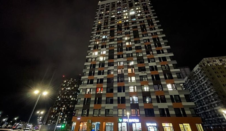 В новом доме Обнинска лифт врезался в верхний этаж, пострадал мужчина