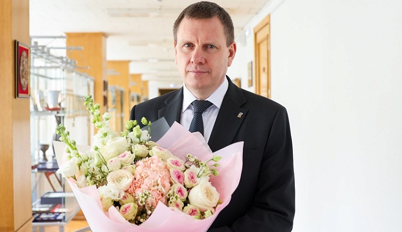 Геннадий Новосельцев поздравил калужанок с Международным женским днем