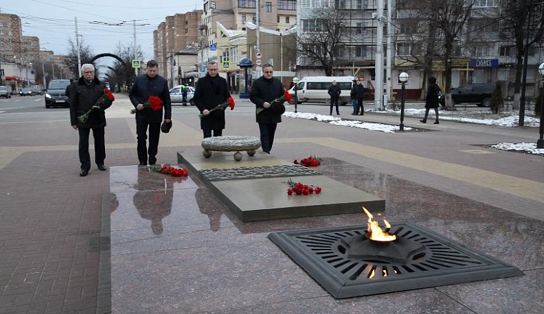 Руководители Калужской области почтили память Неизвестного солдата