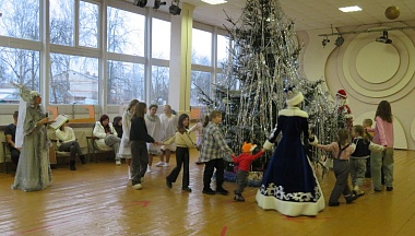 В Спас-Деменске более 90 детей бойцов СВО получили новогодние подарки