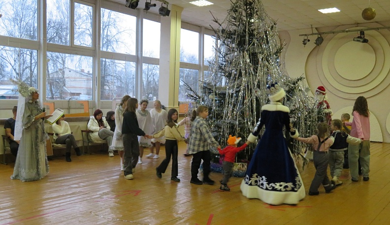 В Спас-Деменске более 90 детей бойцов СВО получили новогодние подарки