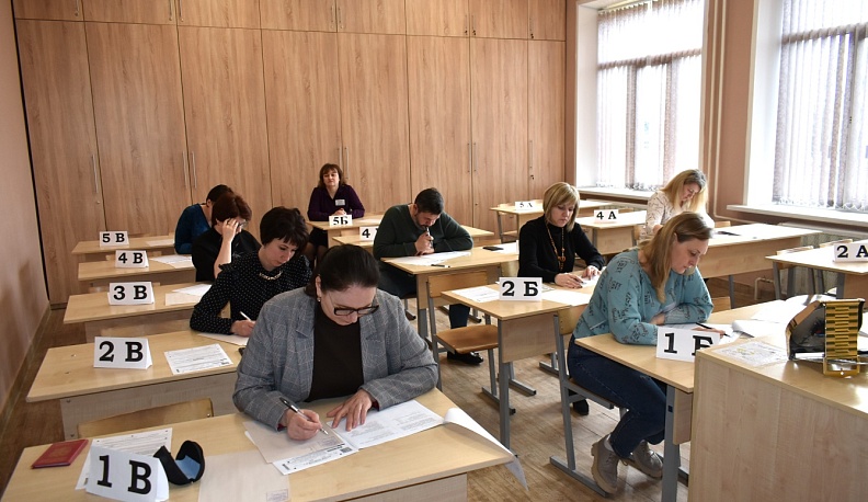 В Кирове родители сдали ЕГЭ по истории