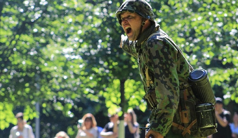 В аллеях тенистого парка