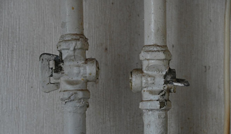 В Калуге дом на Аэропортовской улице затапливает в течение 17 лет