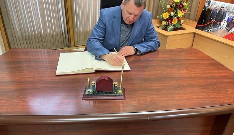 Калужская делегация возложила цветы к монументу «Мать-Родина»