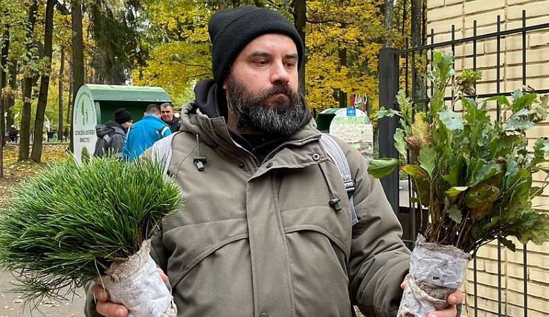 В обнинских школах и детсадах высаживают сибирские кедры и черешчатые дубы