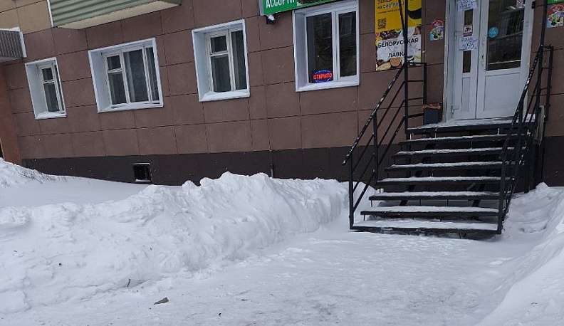 В Калуге зафиксировано 90 нарушений содержания в зимний период прилегающих к торговым точкам территорий 