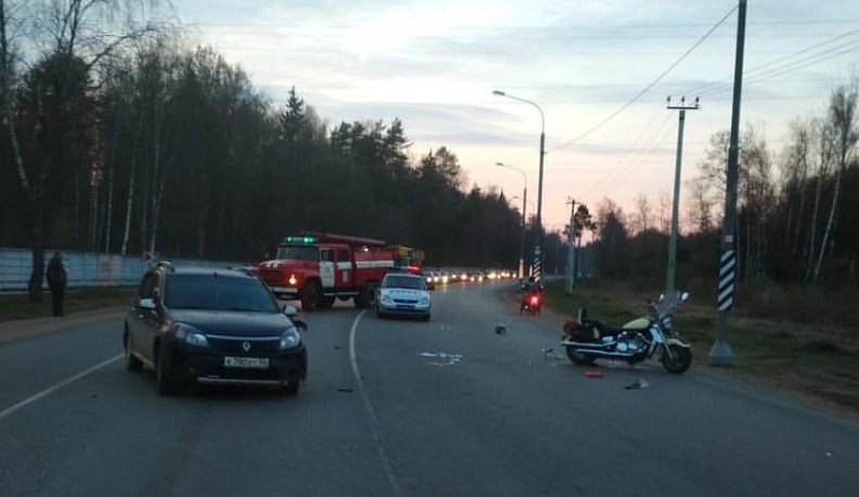 Мотоциклист и пассажир пострадали в ДТП в Боровском районе