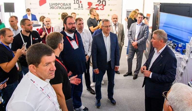 Федеральный министр цифрового развития ознакомился с новыми проектами калужских компаний