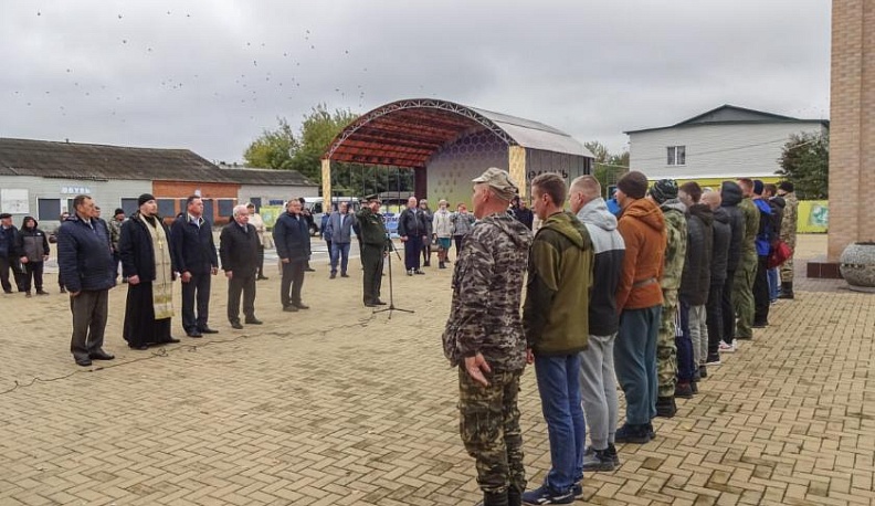 Две группы бойцов из Медынского района направились к месту подготовки к службе в рамках частичной мобилизации