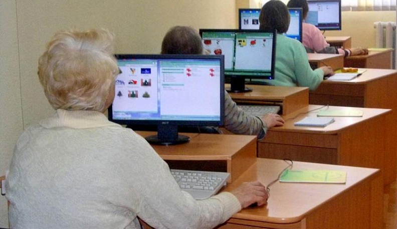 В Калужской области пенсионеры приняли участие в компьютерном многоборье