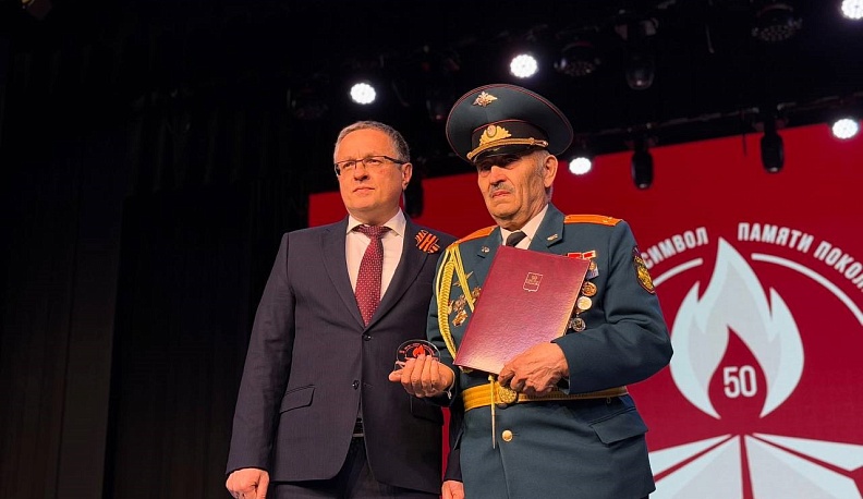 Дмитрий Денисов наградил калужан за вклад в патриотическое воспитание