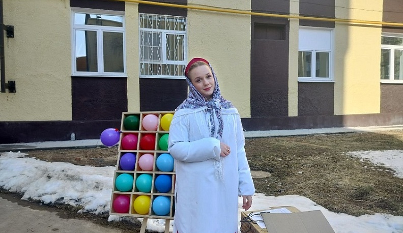 Студенты калужского вуза отметили Масленицу