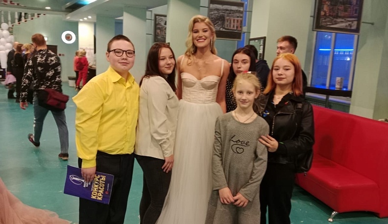 Воспитанницы центра содействия семейному воспитания «Берега» города Кондрово побывали на региональном конкурсе красоты «Миссис Калуга 2023»