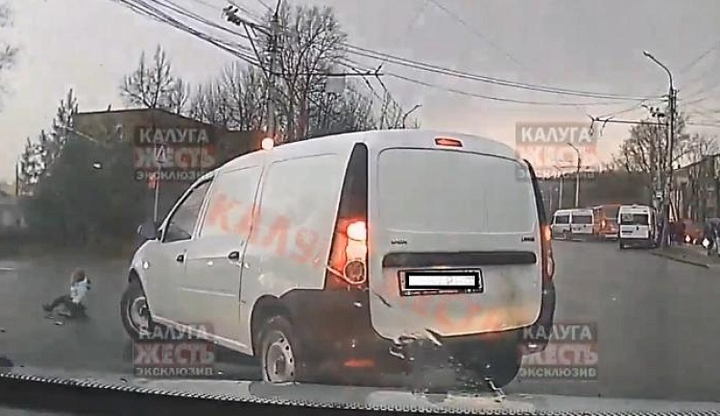 В Калуге оштрафовали на 3 тысячи водителя машины, из которой выпала девочка 
