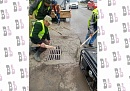 В Обнинске по просьбе жителя заделали яму возле решетки ливневки