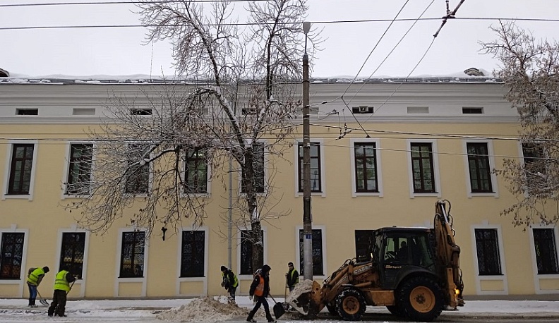 Калужан просят убрать машины с четырех улиц для вывоза снега в ночь на 24 февраля