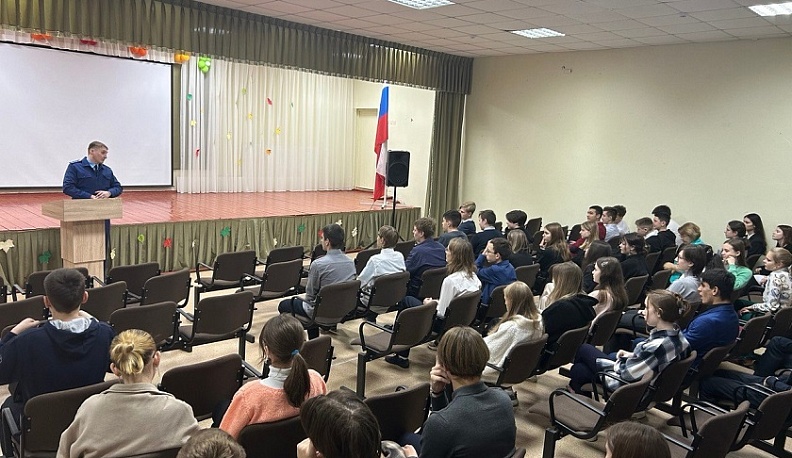 Жуковские школьники встретились с заместителем прокурора района