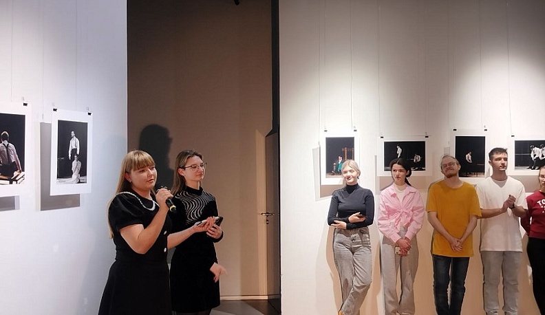 Фотовыставка по спектаклю «Пушкин. Выстрел. Метель» открылась в Калуге 