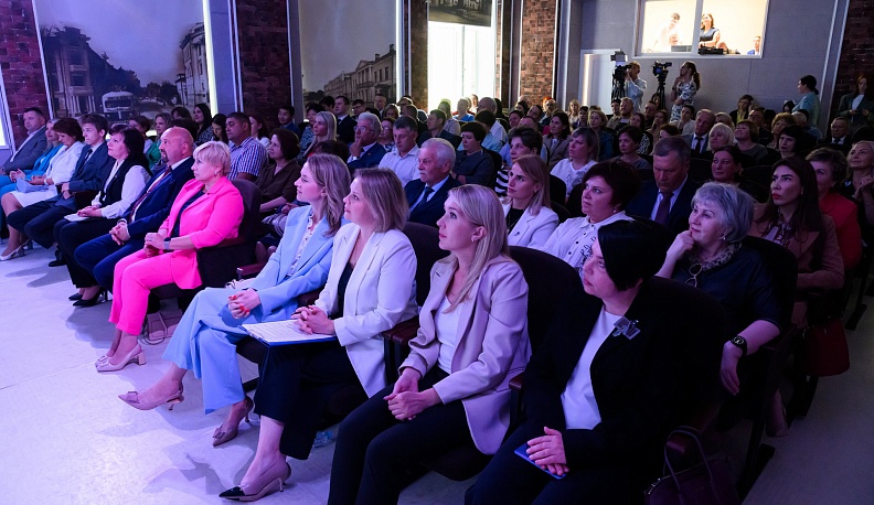 Медицинских работников Калужской области поздравили с профессиональным праздником