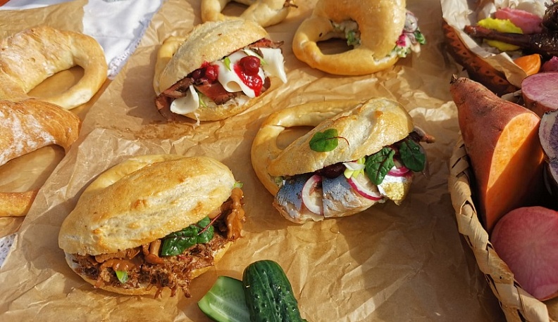 Калужские повара угостили своими блюдами участников Всемирного фестиваля молодежи