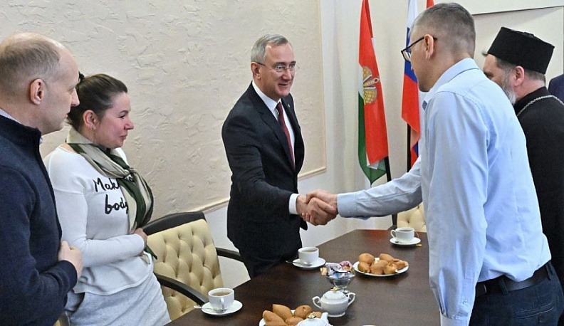 Владислав Шапша встретился с юхновскими волонтёрами