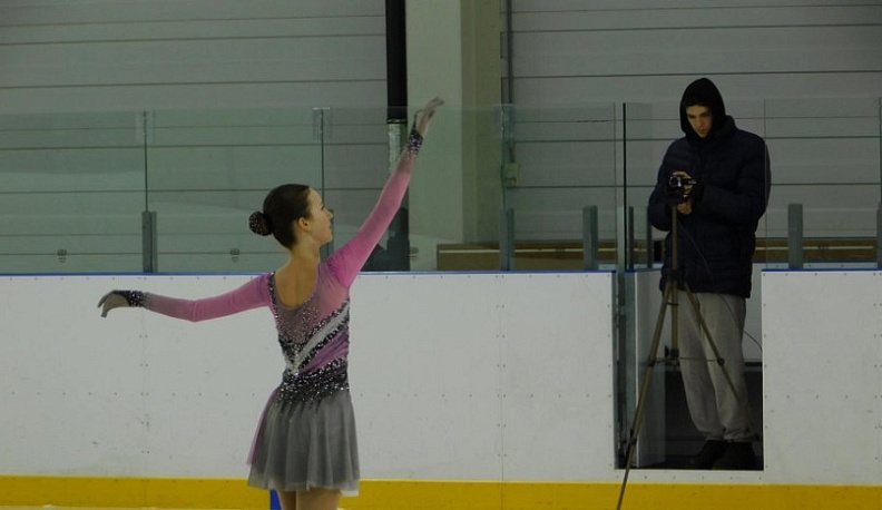 Ледовая арена «Угра» города Кондрово собрала юных фигуристов из нескольких регионов нашей страны