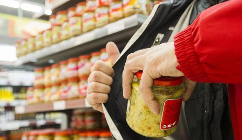 Судимый житель Калуги подозревается в серии краж продуктов из супермаркетов